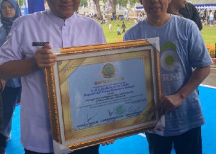 Bupati Enos Raih BKPRMI Award 2025 atas Kepedulian Pendidikan Al-Qur’an