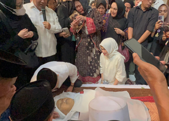 Herman Deru Datangi Rumah Duka Alm Alex Noerdin