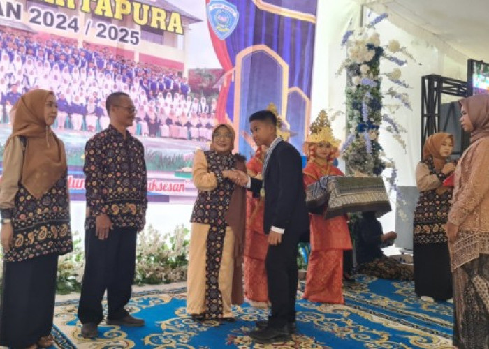Pelepasan Siswa SMP Negeri 1 Martapura Penuh Haru 