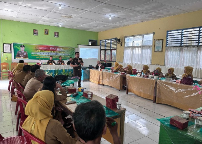 Kejari OKU Berikan Edukasi Hukum kepada 30 Kepala Sekolah SMP