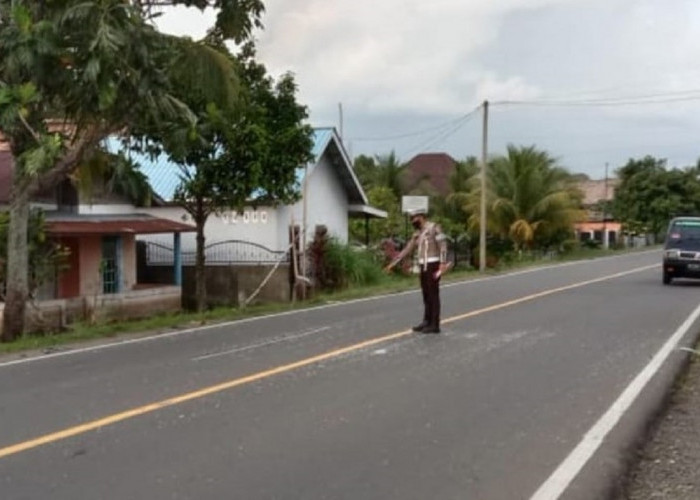 Pengendara Vario Tewas Tabrak Truk Batu Pecah