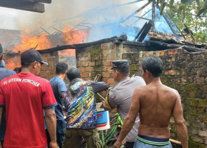 Penyebab Kebakaran di Lubuk Batang Baru, Diduga Lupa Cabut Kabel Setrika, Kerugian Capai Rp70 Juta