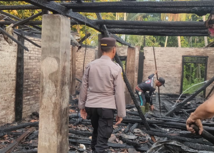 Rumah 2 Lantai di OKU Terbakar, Kerugian Ditaksir Rp100 Juta