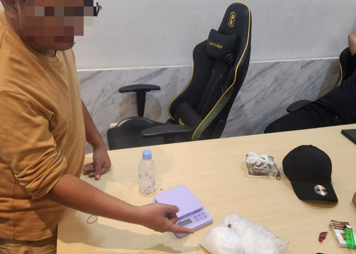 Tim IT Ditresnarkoba Polda Sumsel Lacak Kurir Bus dari Medan