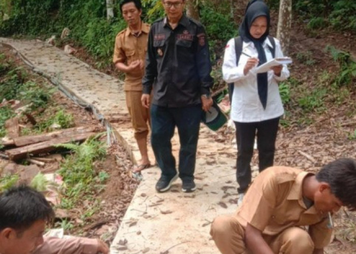 Pastikan Tepat Sasaran, Camat Muaradua Lakukan Monev Dana Desa di Desa Datar