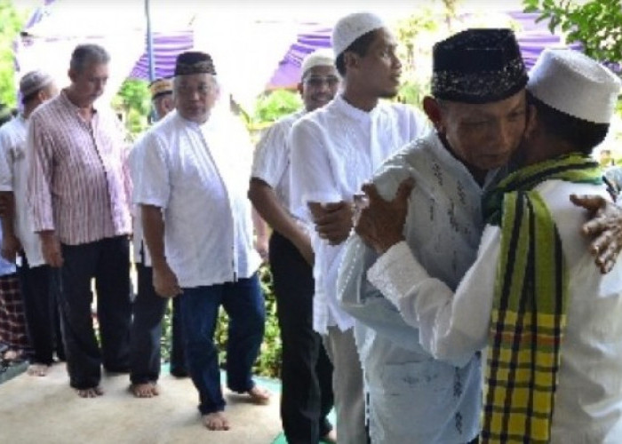 5 Etika Penting Saat Mengunjungi Orang Pulang dari Haji