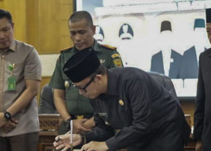 DPRD Bersama Pemkab OKU Sahkan Lima Raperda Jadi Perda