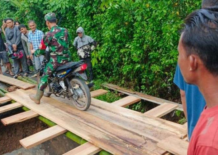 Bangun Jembatan Darurat di Jalur Baturaja-Muaradua 