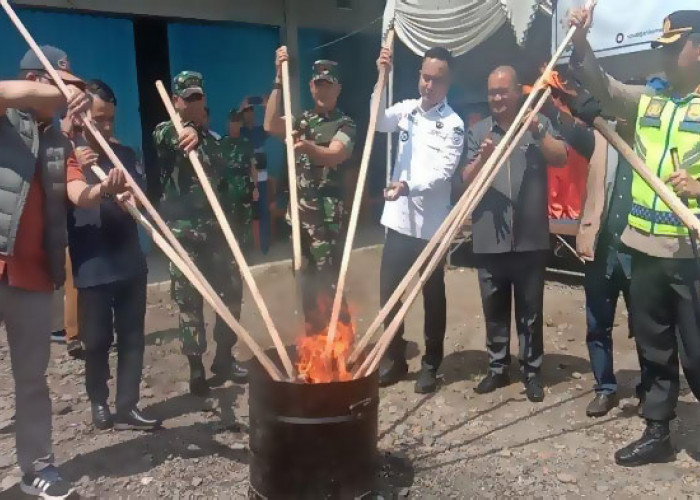 KPU OKU Musnahkan Surat Suara Rusak dan Lebih