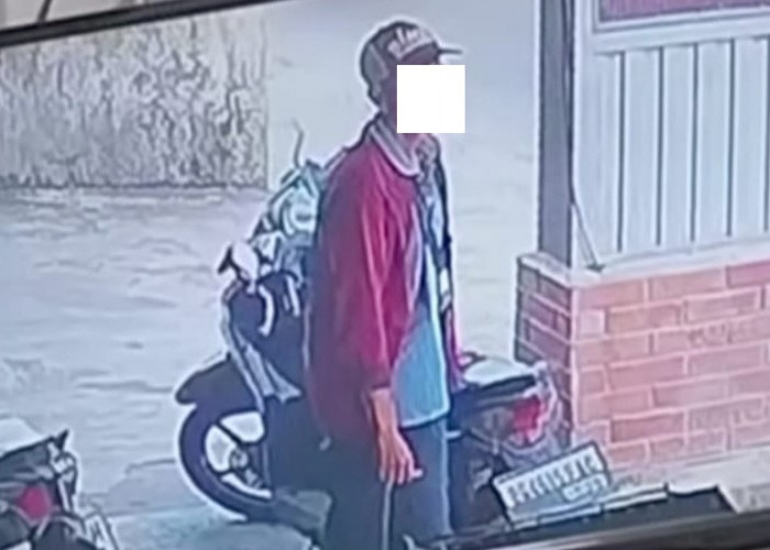 Aksi Curanmor di Baturaja Terekam CCTV, Diduga Pelaku Gasak Honda Beat Milik Karyawan Toko