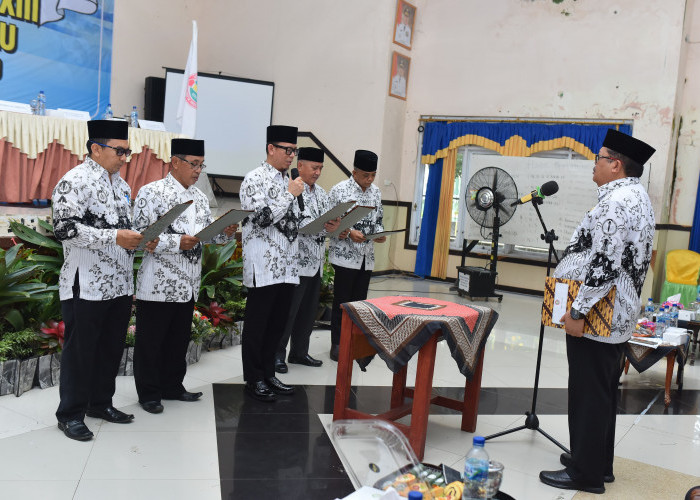 Mantan Kadisdik Sumsel Teddy Meilwansyah Terpilih Sebagai Ketua PGRI OKU 