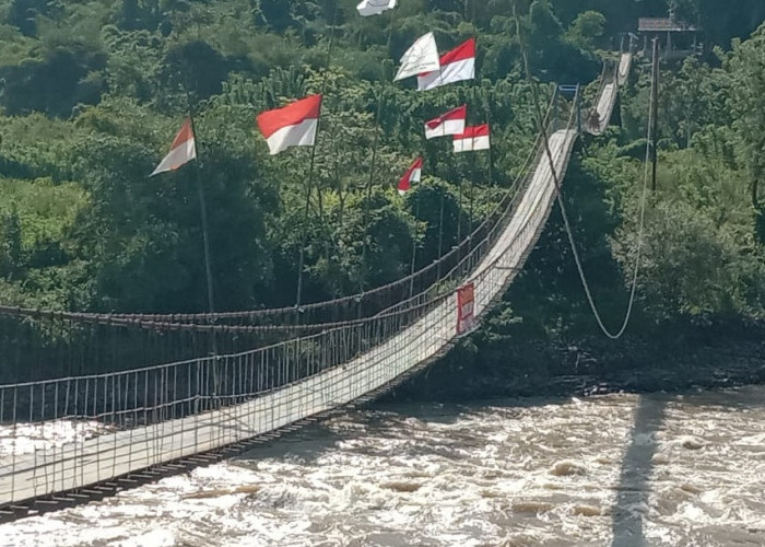 Inilah Jembatan Gantung Terpanjang di Indonesia Ada di Lahat