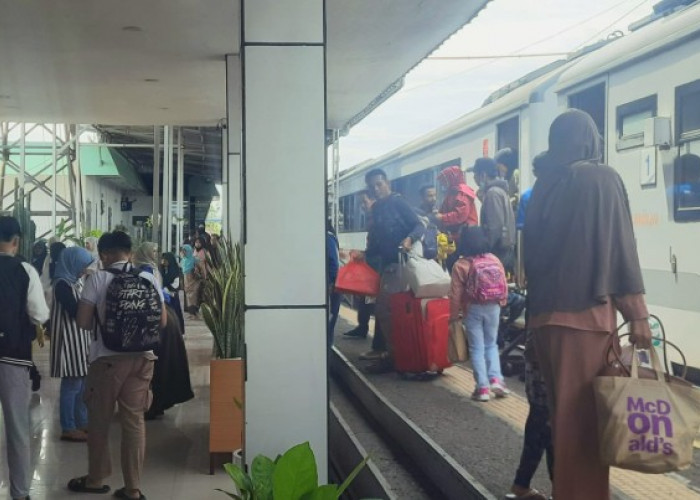 Libur Panjang Jumlah Penumpang Kereta Api Melonjak