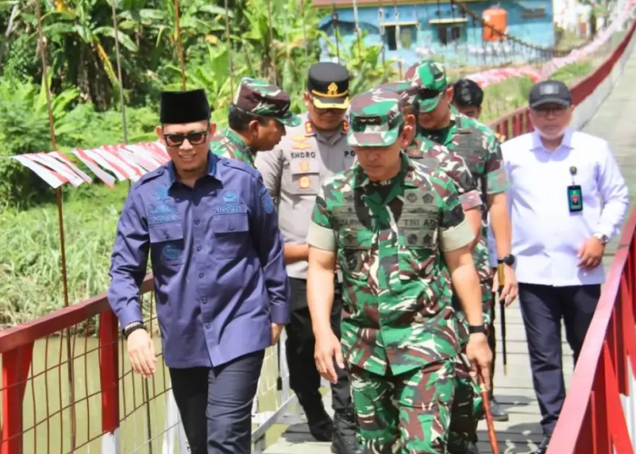 Didampingi Bupati OKU, Jembatan Gantung Pusar Diresmikan Pangdam II Sriwijaya