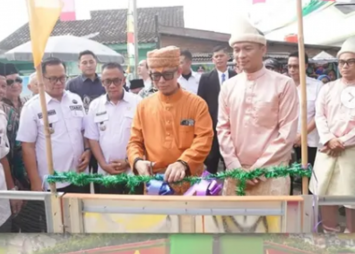 Bupati OKU Resmikan RT Percontohan Pengelolaan Sampah 
