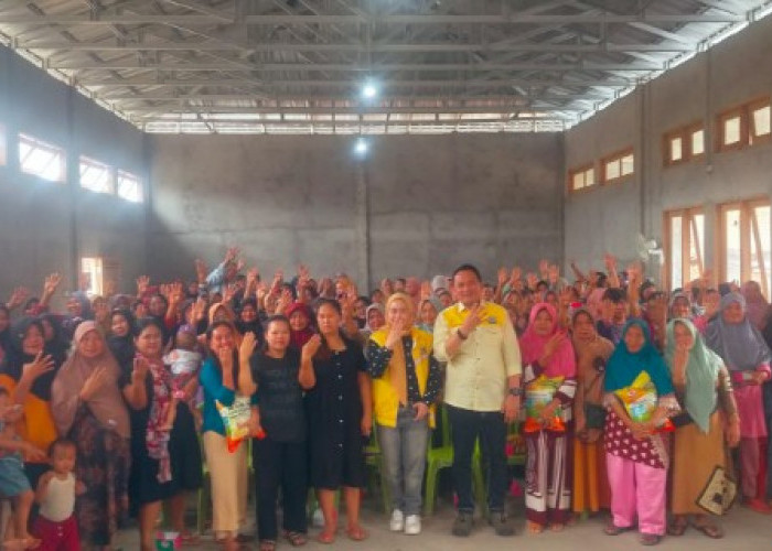 HUT ke-61, Partai Golkar Sumsel Bagikan 5 Ton Beras untuk Masyarakat OKU Selatan