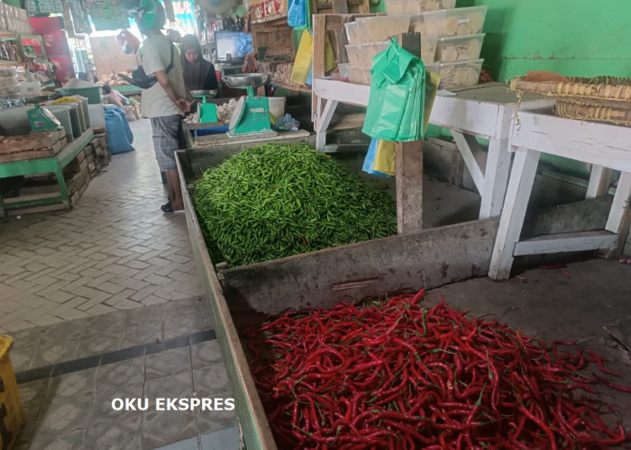 Harga Cabe di OKU Melejit, Pedagang Njerit, Pembeli Ngirit!