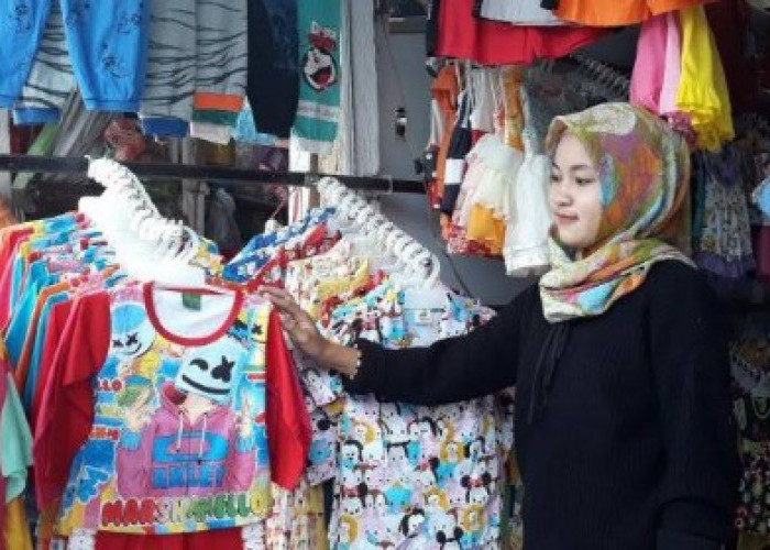 Jelang Lebaran, Pedagang Pakaian Keluhkan Penjualan Sepi