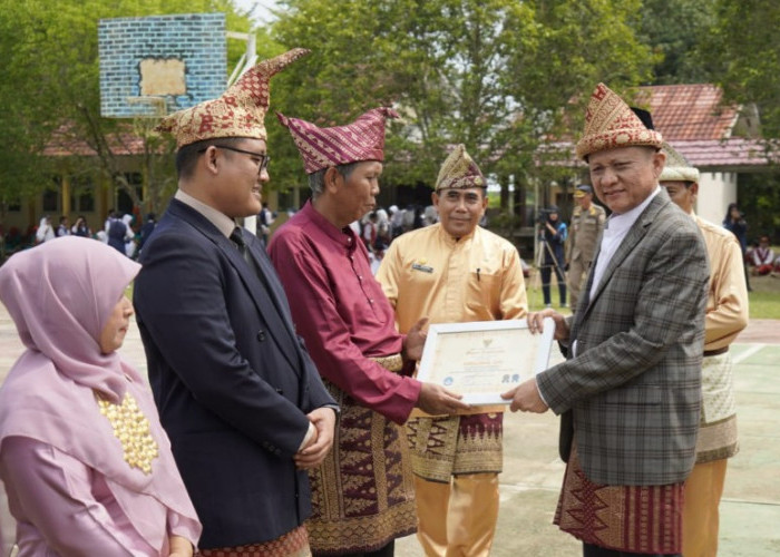 Enos Ajak Seluruh Elemen Masyarakat Ciptakan Pendidikan Berkualitas