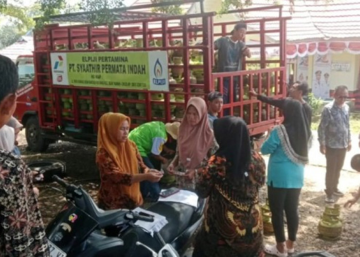 Jelang Lebaran Gelar Operasi Pasar LPG 3 Kg, Kapolsek Awasi Langsung