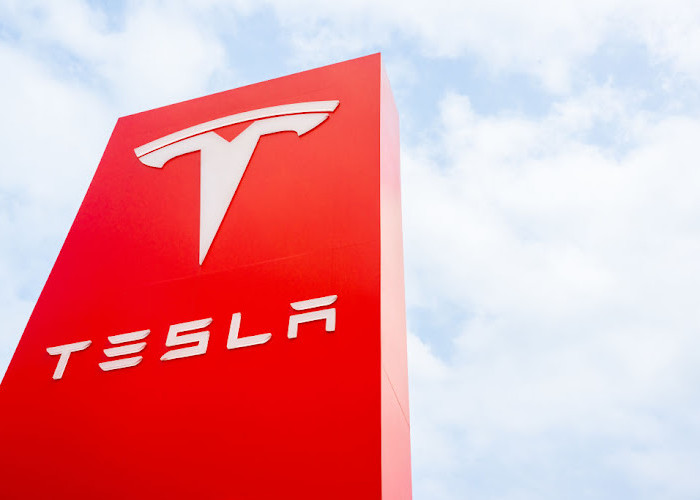 Tesla Tembus Nilai Pasar $1 Triliun!  Kemenangan Trump Bikin Saham Naik Drastis!