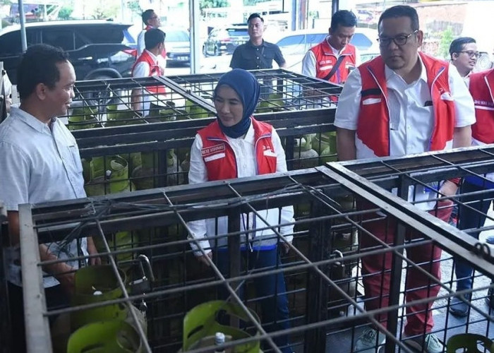 Anda Harus Tahu, Ini Temuan Sidak Dirut Pertamina Nicke Widyawati ke Pangkalan LPG 3Kg Palembang 