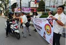 Ramadan Penuh Kepedulian, POBSI Sumsel Turun ke Jalan Bagikan Takjil