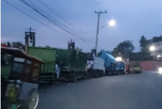 Antrean Panjang di OKU Selatan hingga Tengah Malam Demi  Solar Bersubsidi