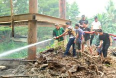 Serentak Bersihkan Sungai dan Fasilitas Publik Jelang HUT OKU