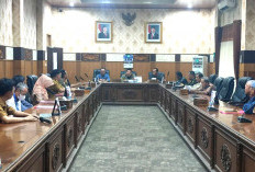 DPRD OKU Cari Jalan Tengah, Pedagang Minta Keringan Denda Tunggakan Kios!