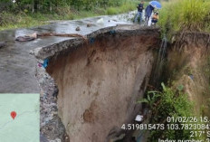 Longsor Putus Akses Jalan Tiga Desa, Kendaraan Roda Empat Tak Bisa Melintas