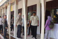 Abusama Cek Progres Rehabilitasi Sekolah, Warga Keluhkan Maraknya Pencurian