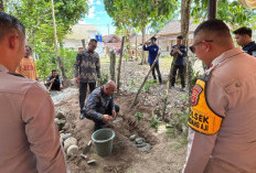 Warga Gunung Terang Terima Bantuan Bedah Rumah