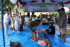 Polres OKU Bagikan 988 Kantong Daging Kurban hingga Pelosok Permukiman