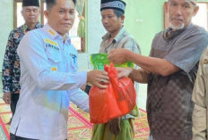 Peduli Sesama, Bagikan Sembako untuk Warga