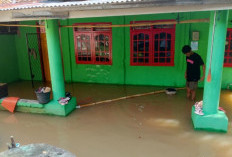 Debit Sungai Wall  Lubuk Batang OKU Meluap hingga Rendam Permukiman Warga