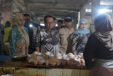 Sekda Rusman Sidak Pasar, Stok Sembako Dipastikan Aman hingga Lebaran