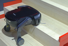 Bukan Sekadar Robot Vacuum, Roborock Saros Rover Punya Kaki dan Bisa Panjat Tangga