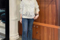 7 Inspirasi Outfit Bukber dengan Celana Jeans, Simpel tapi Tetap Stylish