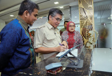 Menaker Tinjau Posko THR dan BHR Keagamaan 2026, Pastikan Hak Pekerja Terlindungi Jelang Lebaran