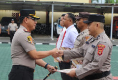 23 Personel Berprestasi Diguyur Penghargaan