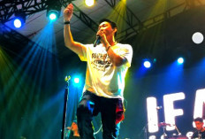 Ifan Seventeen Guncang GOR Baturaja, Ribuan Warga Padati Konser Puncak HUT OKU ke-116